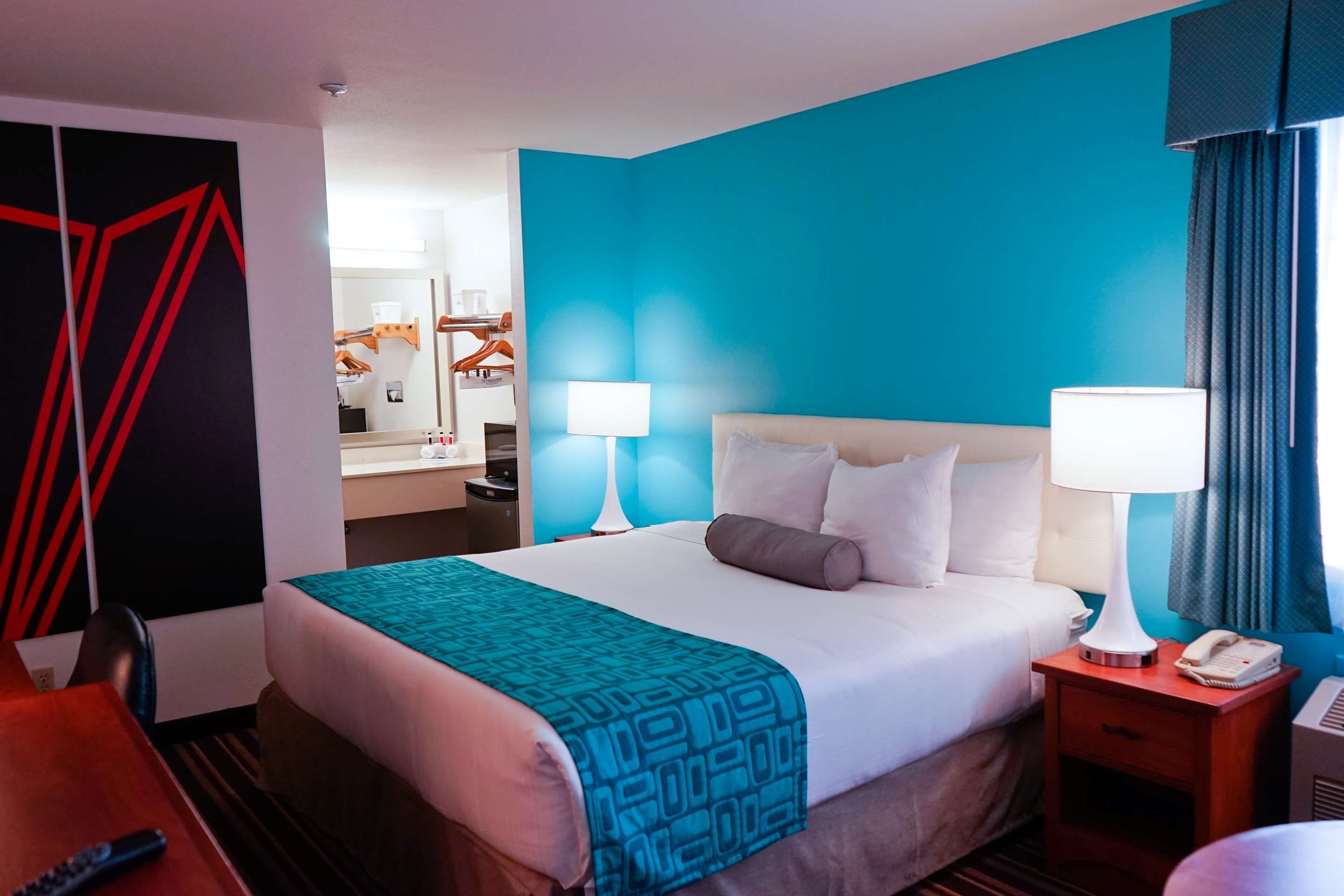 Bedroom view of Howard Johnson by Wyndham Salinas