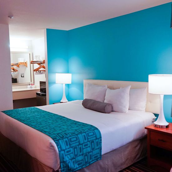 Bedroom view of Howard Johnson by Wyndham Salinas