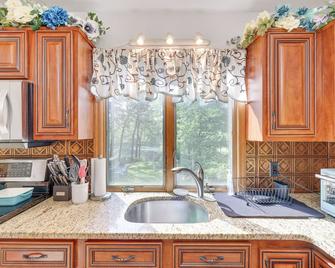 Minutes From Kalahari And Camelback, \nlakefront Retreat! Sleeps10+, Gamerm - Pocono Summit - Cocina