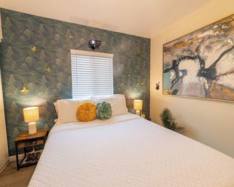Quiet Yet Close To Restaurants, Downtown, Coronado - San Diego - Bedroom
