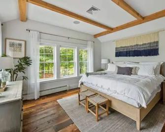 Luxury On Saco River With Hot Tub & Mountain Views - Conway - Bedroom