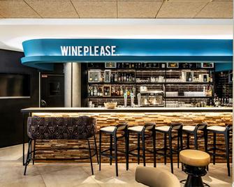 노보텔 본 - 본 - 바