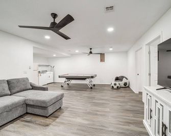 Waterfront Lake Eufaula Home Dock And Be - Eufaula - Living room