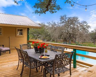 The Country Life Experience, Close To Distilleries, Wineries, And Wedding Venues - Johnson City - Balcony