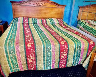 Embassy motel - Dallas