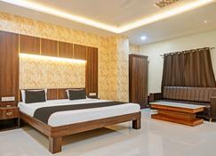 Collection O Hotel Eon Inn Near Pune Airport - Bhilai - Schlafzimmer