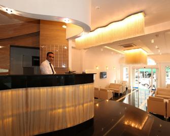 Akar Hotel - Elazığ - Front desk
