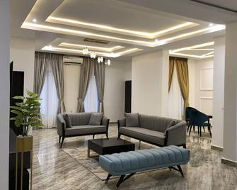 Charming 3-Bed House in Kubwa - Bwari - Sala de estar