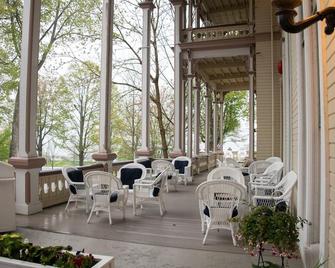 Athenaeum Hotel - Chautauqua - Patio