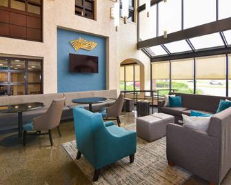 Best Western Plus Indianapolis North at Pyramids - Indianapolis - Lounge