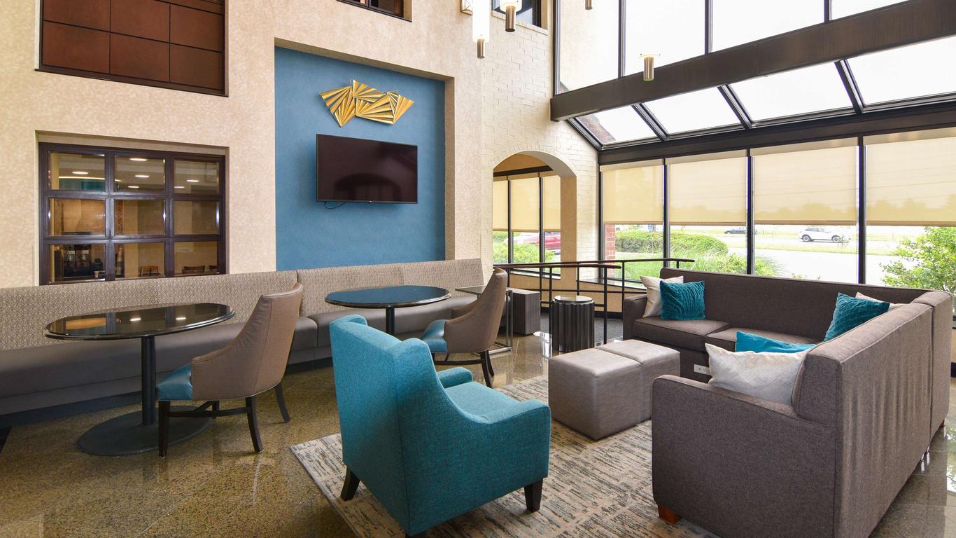 Best Western Plus Indianapolis North at Pyramids