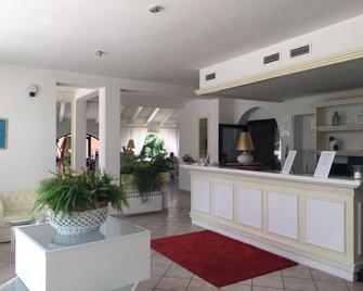 Hotel La Settima Luna - Bašanija - Front desk