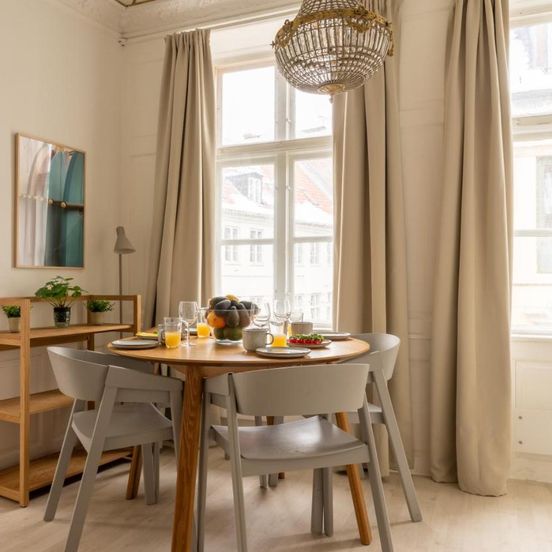 Comfortable 2BR for 6 near Tivoli & City Center – København
