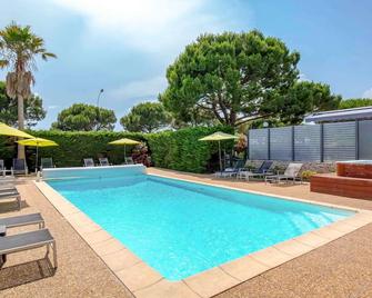 ibis Styles Fréjus Saint-Raphaël - Fréjus - Pool