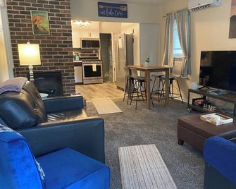 Lake Trail Cottage - Michigan City - Soggiorno