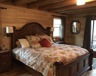 New Listing - Luxury log home with stunning views - Pittsfield - Habitación