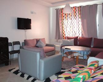 Peaceful and Warm Apartment - Imi Ouaddar - Salon