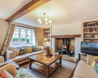 Family friendly holiday cottage in the Cotswolds with a superb garden - Winterberry Cottage - Barnsley - Sala