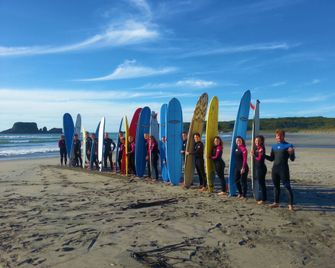 Bazil's Hostel & Surf School - Westport - Strand