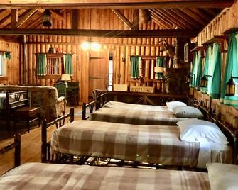 Historic Log Lodge on Quiet Lake - Hayward - Slaapkamer