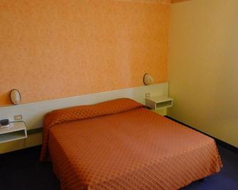Hotel Grassetti - Corridonia - Habitación