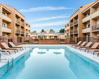 Courtyard by Marriott Raleigh Cary - Cary - Bể bơi