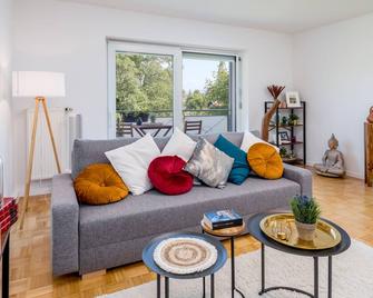 EG \'L\' Helle 70m² 2-Zimmer Wohnung nähe Salzburg - Freilassing - Living room