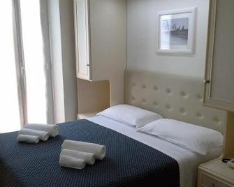 Hotel Il Parco Sirolo - Sirolo - Спальня
