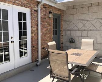 \'Villa Verde\' Townhome for Four - Ferry Pass - Patio