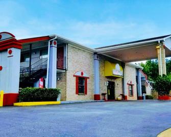 OYO Hotel Georgia Near Fairburn / Atlanta - Union City - Building