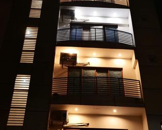 Remarkable Diamond Apartment Dha Defense Karachi - Karachi - Building