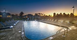 The East Island Reserve Hotel - Middletown - Piscina