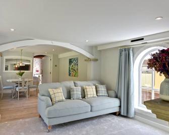 Delightful Cottage in the heart of Grosmont, next to the historic steam railway - Whitby - Living room