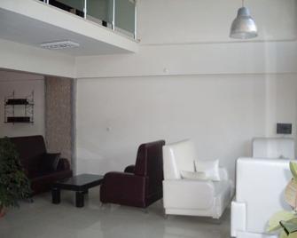 Zirvem Apart Otel - Bilecik - Living room