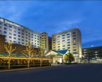 DoubleTree by Hilton Chicago O'Hare Airport - Rosemont - רוזמונט - בניין