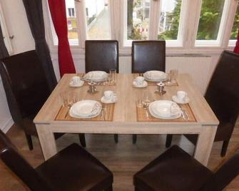 3 Rooms, Up To 7 Persons, Luxuriously Furnished, 'carnation' - Berlin - Essbereich