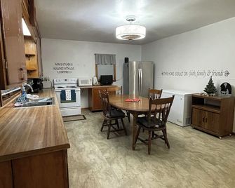 Nana's House. Your home away from home. 3 bed/1bath with amazing country views. - Clarinda