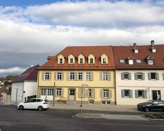 Zentraler geht es kaum - in königlicher Nachbarschaft! - Grünbühl