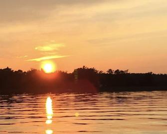 Incredible Waterfront Cottage On Grindstone Island, Thousand Island, Ny - Clayton - Vista del exterior
