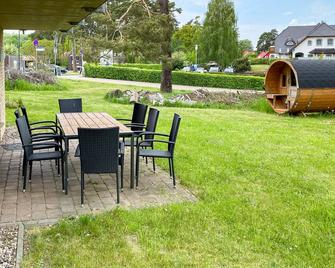 Ferienwohnung mit Balkon - Hunde willkommen - Wiesengeflüster - Röbel/Müritz - Innenhof