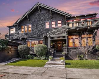 Oak Suite - Berkeley - Building