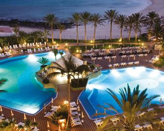 Hotel Riu Palace Tres Islas - Corralejo - Pool