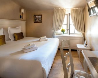 Les Quatre Dauphins - אקס אה פרובאנס - חדר שינה