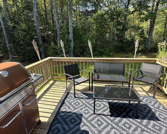 Country Charm Cozy Getaway - Searsport - Balcón