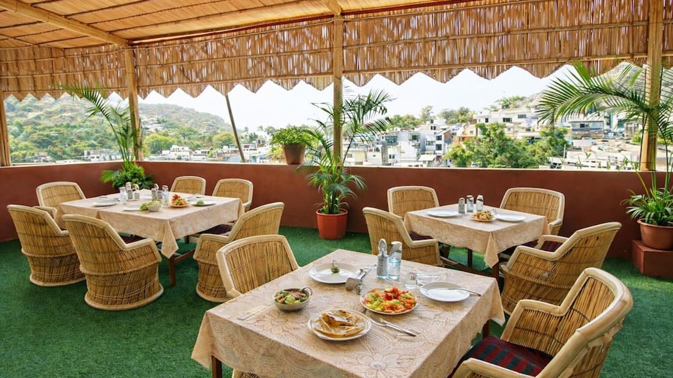 Hotel Ashoka (Nakki Lake - 450 Metre)