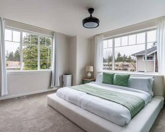 Modern 3BR Retreat in Edmonds - Pets Welcome! - Edmonds - Bedroom