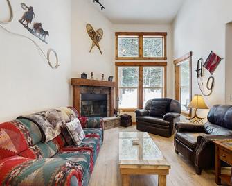 Golf course-view condo w/ private patio & shared pools, hot tub, gym & more - McCall