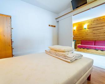 Sfl 1 appt 4-6 couchages - Saint-François-Longchamp - Bedroom