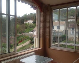 Very pretty house in the village, overlooking the Lot, quiet, flowered garden terrace - Castelmoron-sur-Lot - Balcony