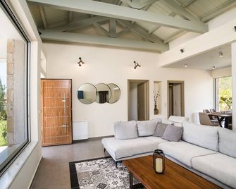 Three Stars Luxury Villas - Moraitika - Salon